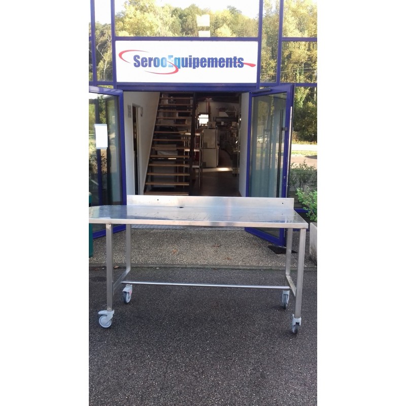 Table inox sur roulettes