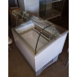 Vitrine à glace sur roulettes