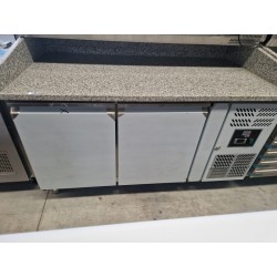 Tour à pizza dessus marbre