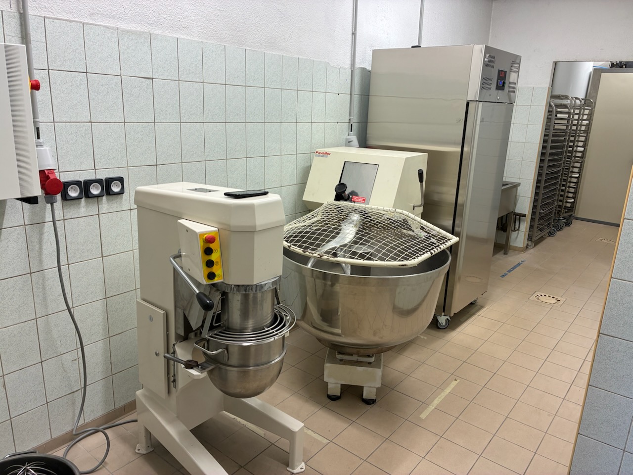 Vente et livraison matériel de boulangerie pétrin façonneuse batteur d'occasion reconditionné ou neuf à Annecy
